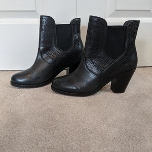 Ariat Versant Leather Ankle Boots